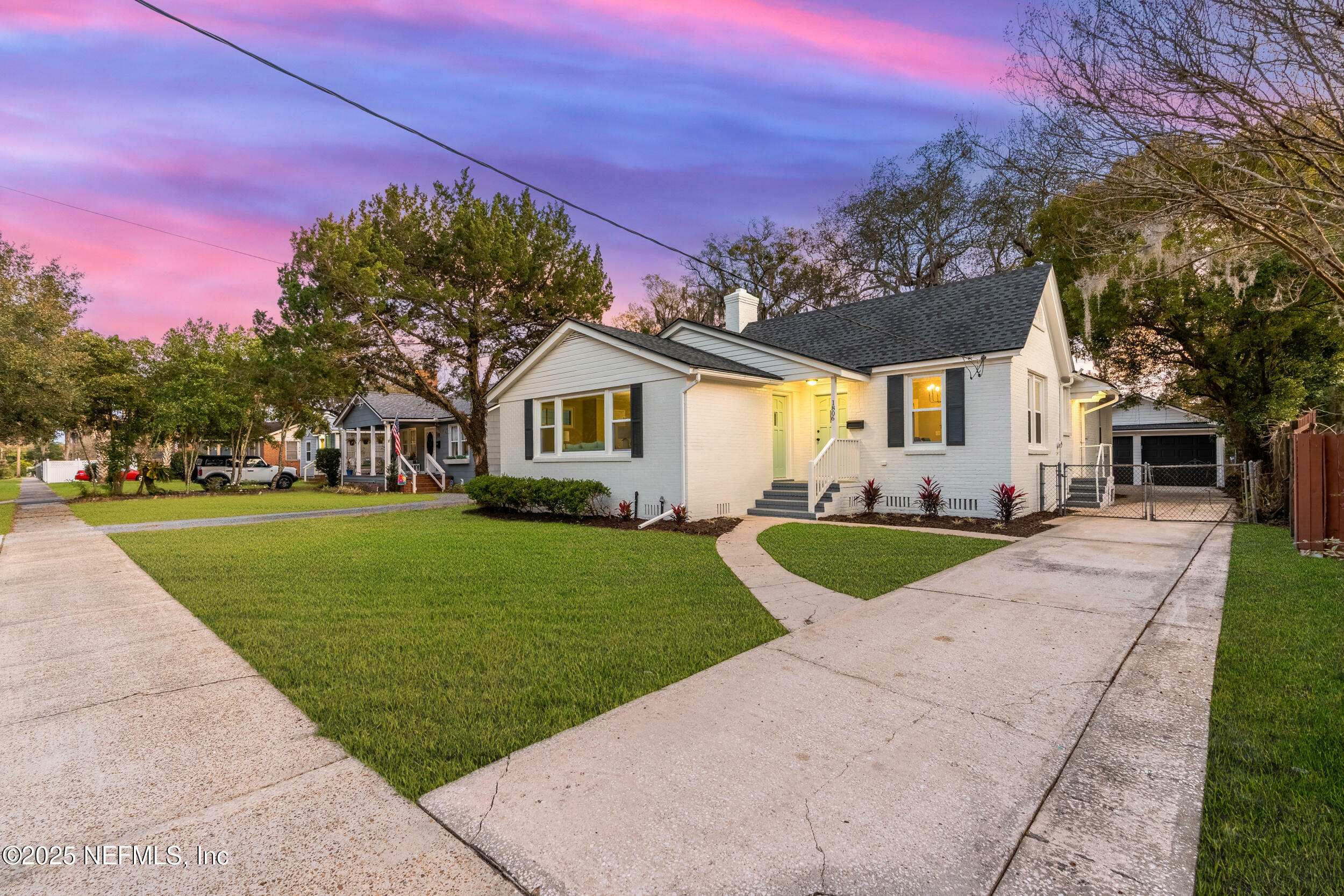 Property Photo:  1806 Inwood Terrace  FL 32207 
