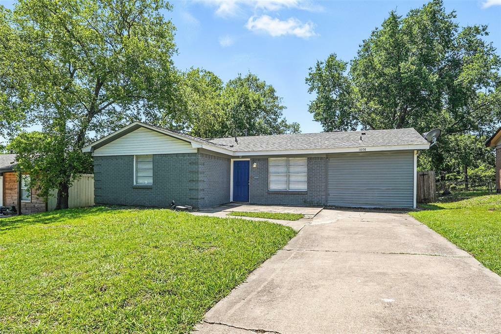 Property Photo: 1808 Del Oak Drive TX 75149