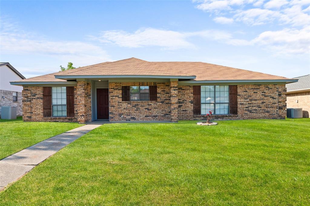 Property Photo: 1013 Hunters Glen Drive TX 75150