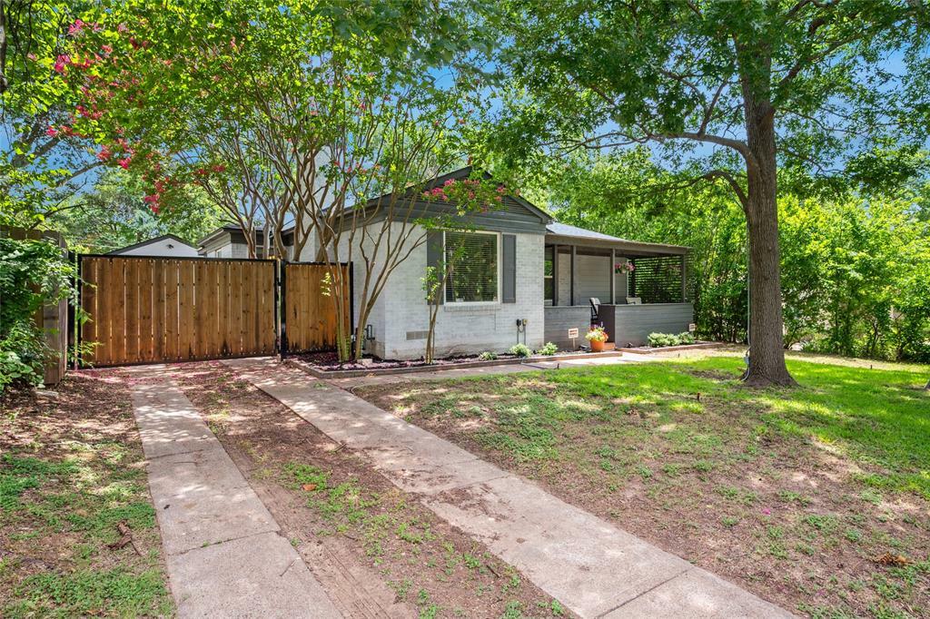 Property Photo: 2711 El Tivoli Drive TX 75211