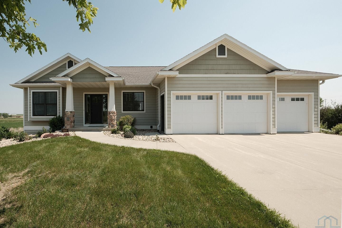 Property Photo:  103 Andrews Court  IA 51003 