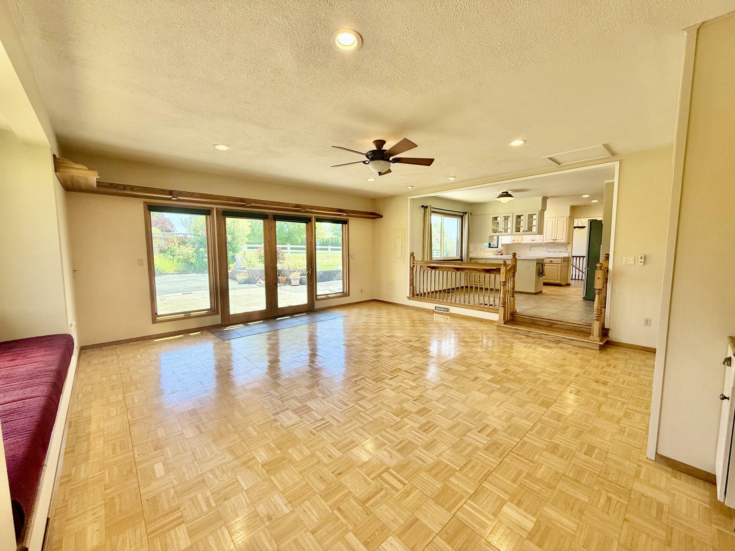 Property Photo: 874 NW West Hills Road OR 97754