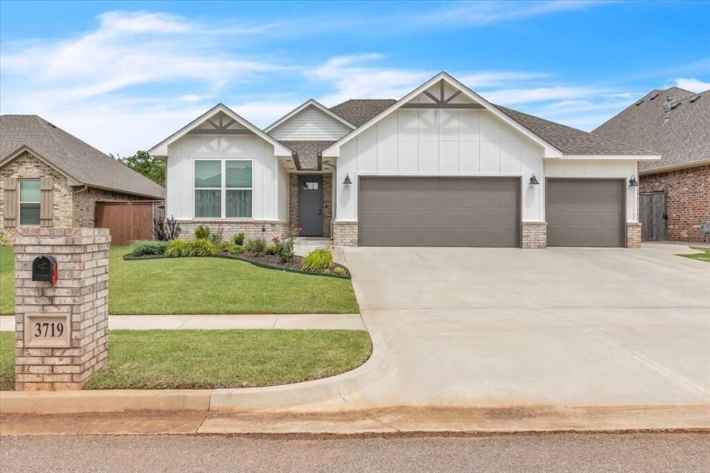Property Photo: 3719 Timberbrook Drive OK 73069