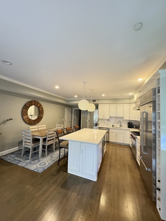 Property Photo:  278 W Fifth St 1  MA 02127 