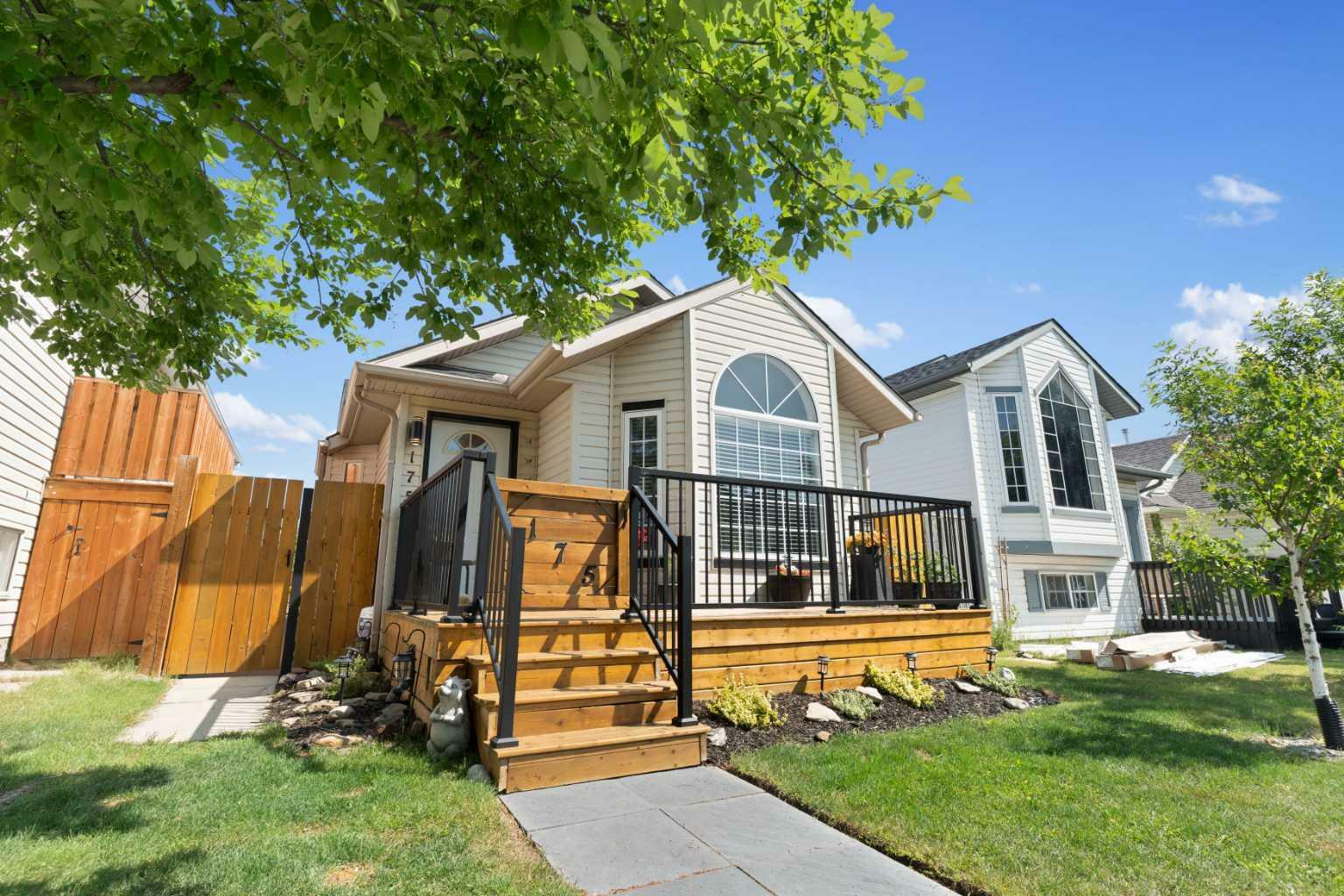 Property Photo:  175 Coverton Close NE  AB T3K 4P3 