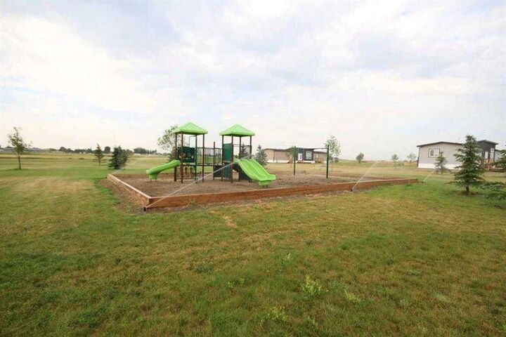Photo de la propriété:  2 Meadows Way  AB T1G 2A2 