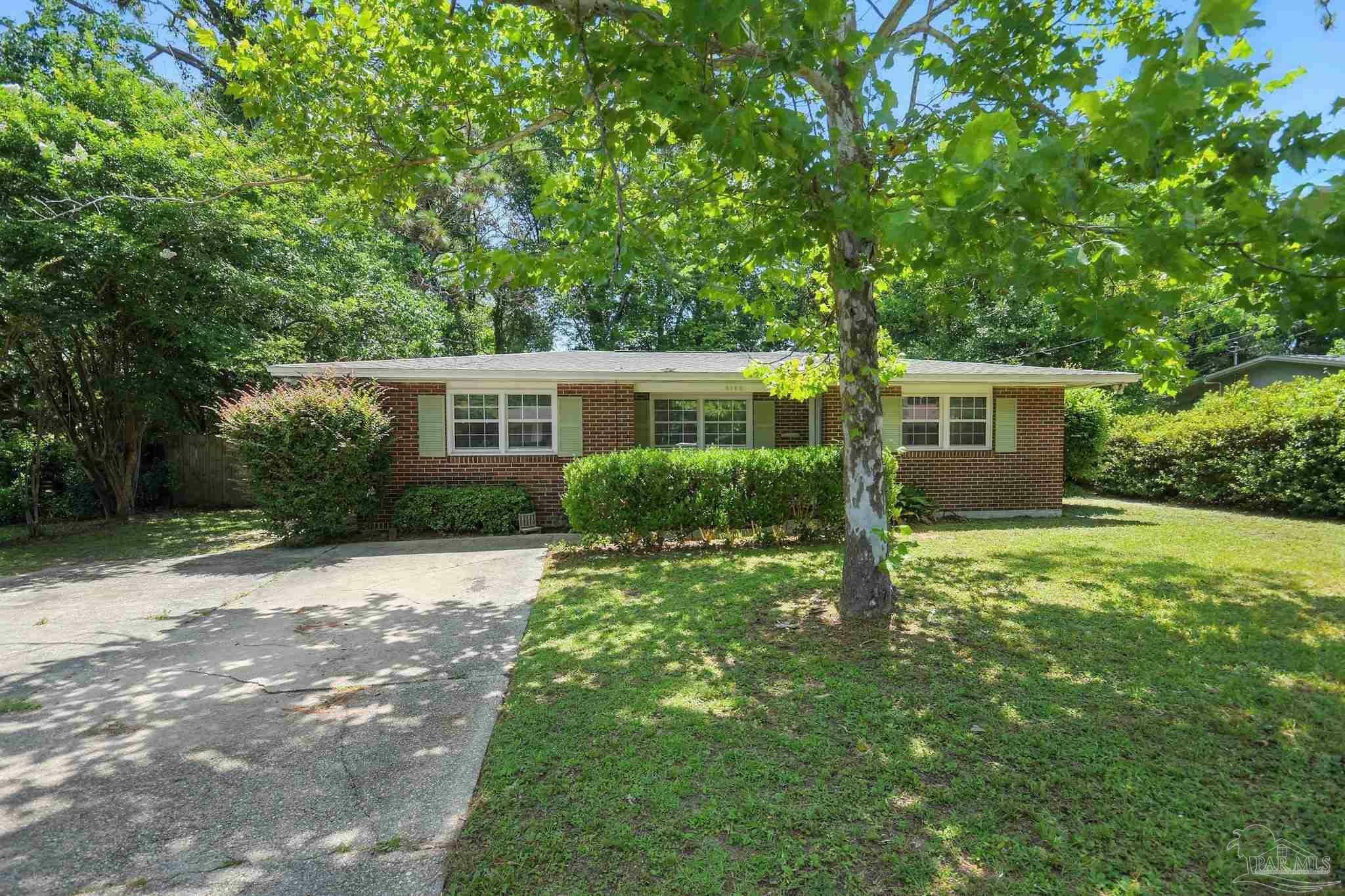 Property Photo: 6160 Keating Rd FL 32504