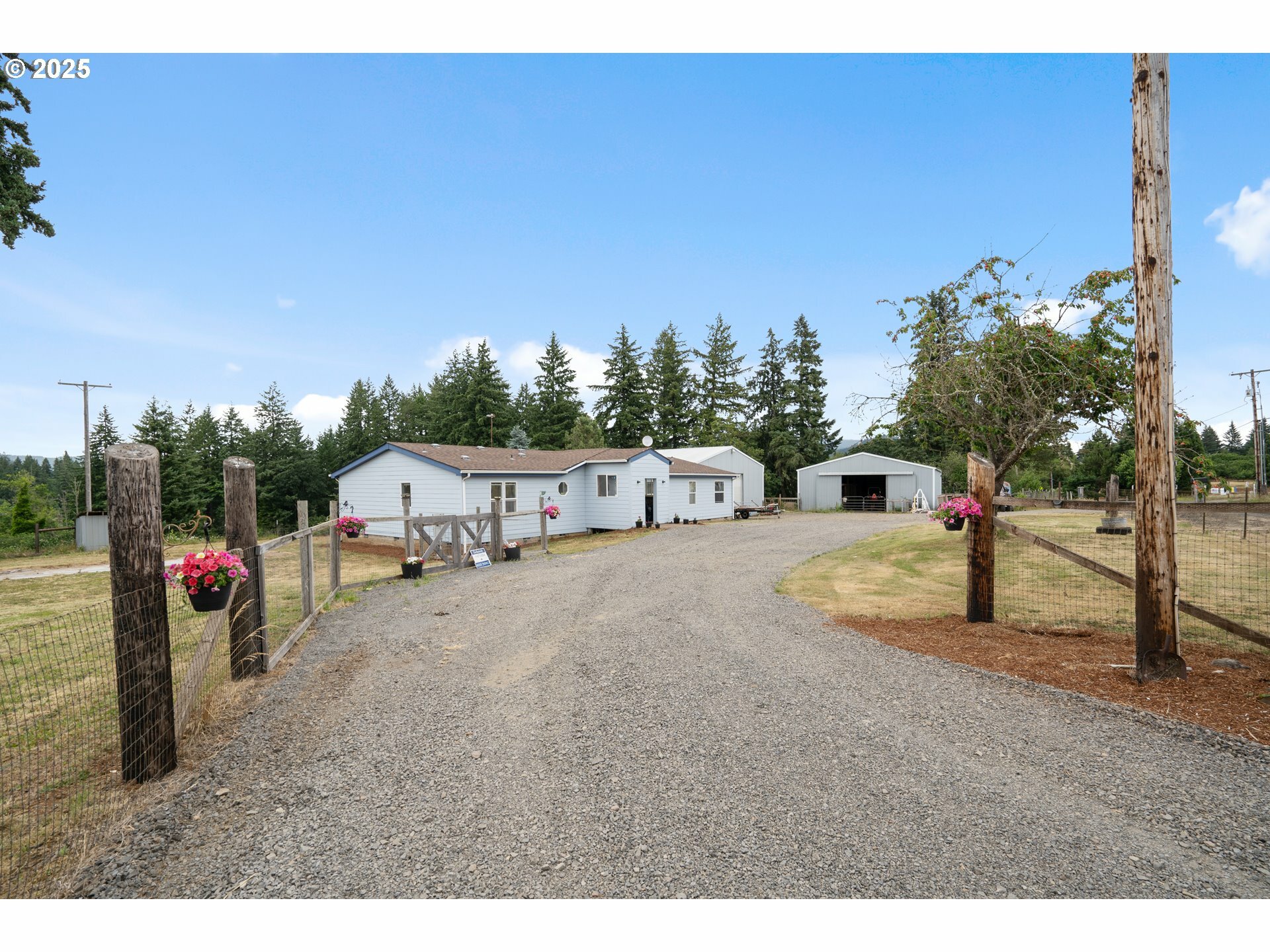 Property Photo: 35125 Ede Rd OR 97355