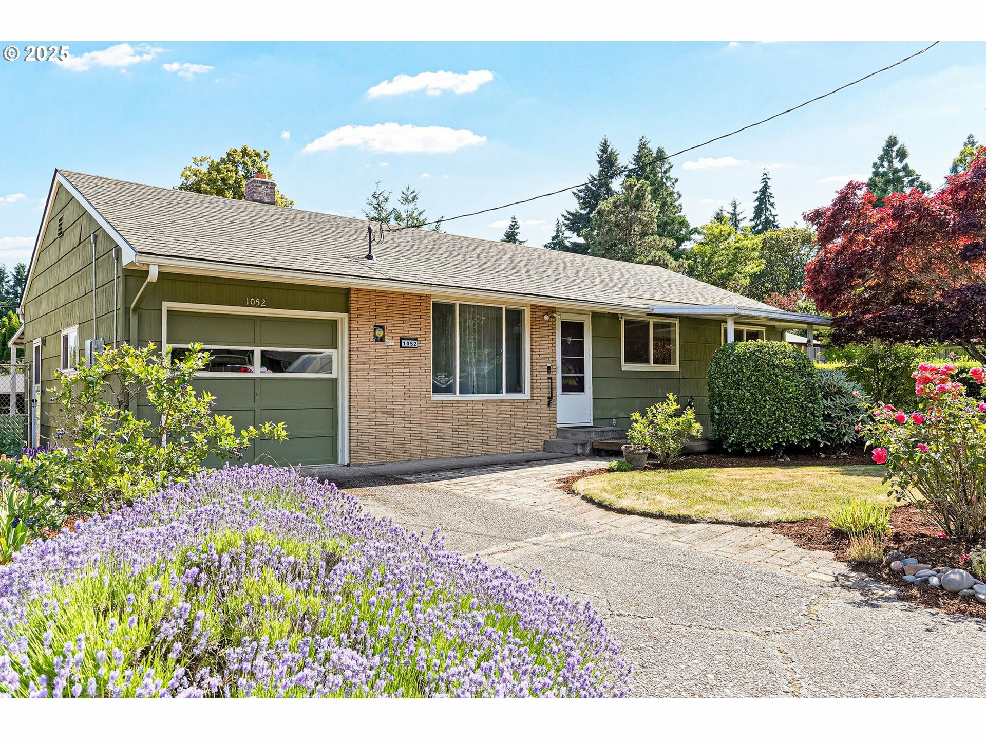 Property Photo: 1052 Shamrock Dr SE OR 97302