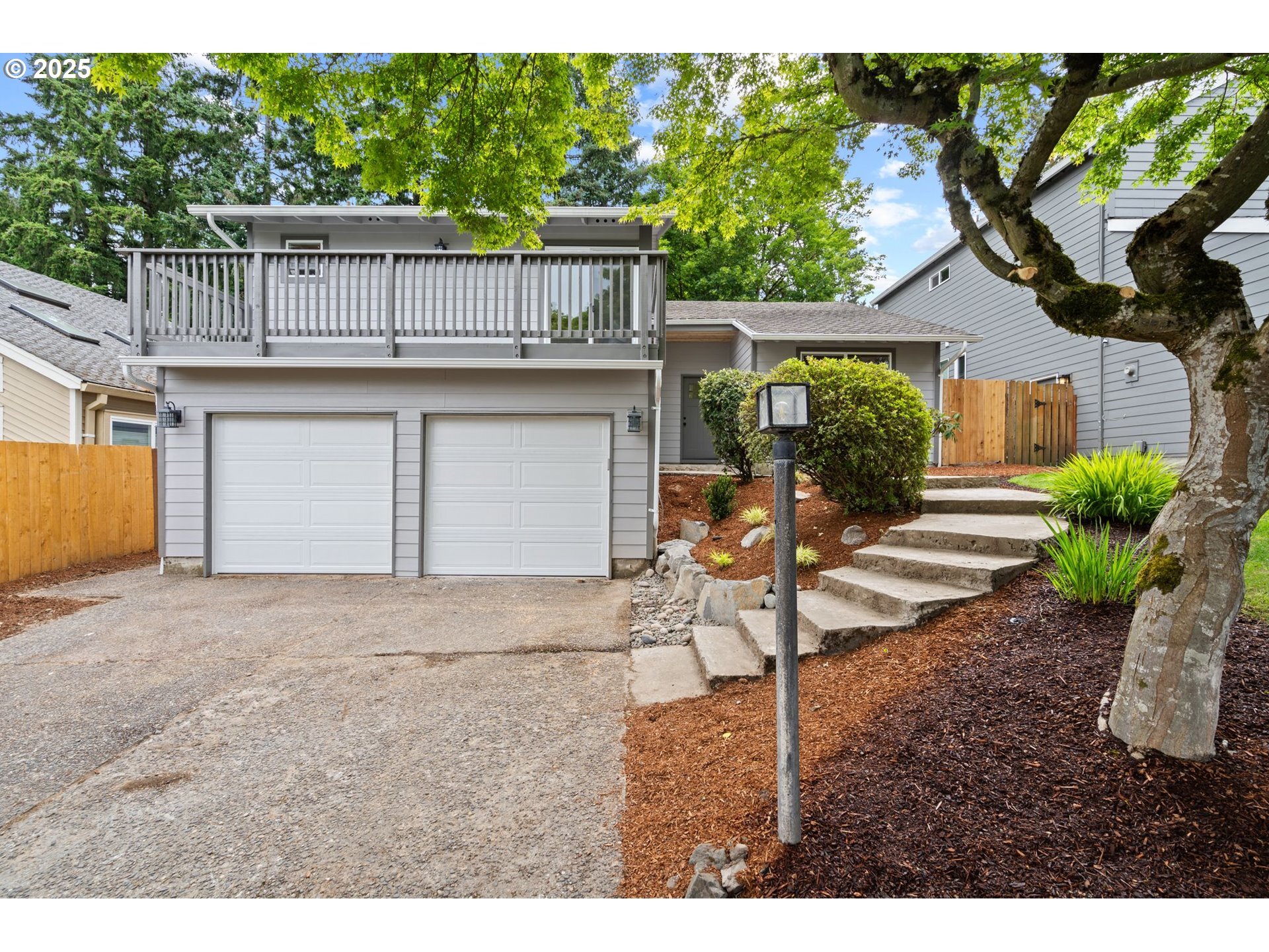 Property Photo: 6300 SW Arranmore Pl OR 97223