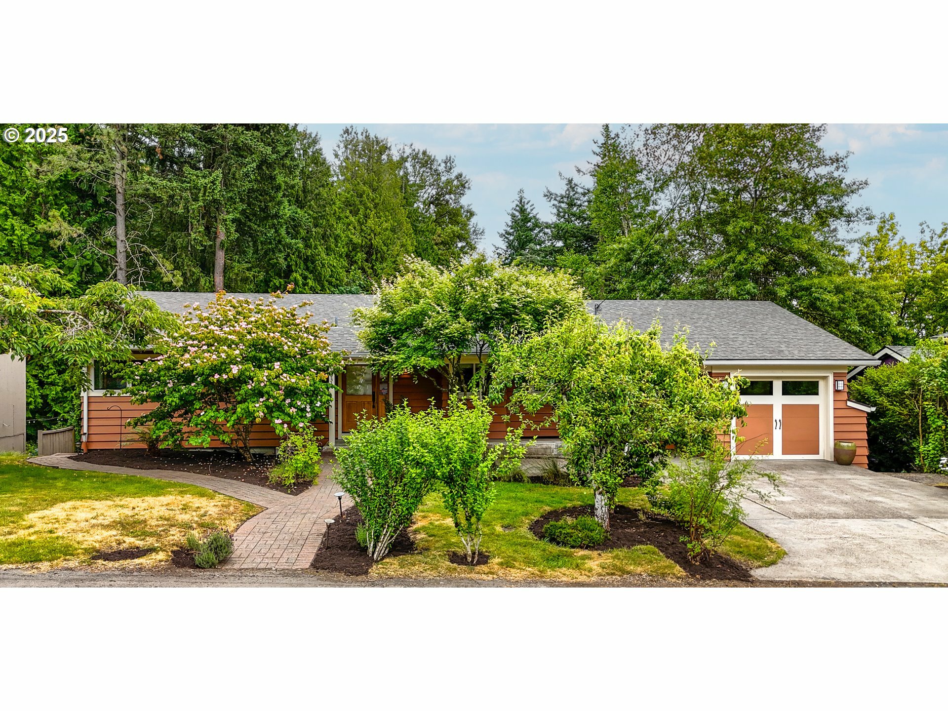 Property Photo:  2634 SW Boundary St  OR 97239 
