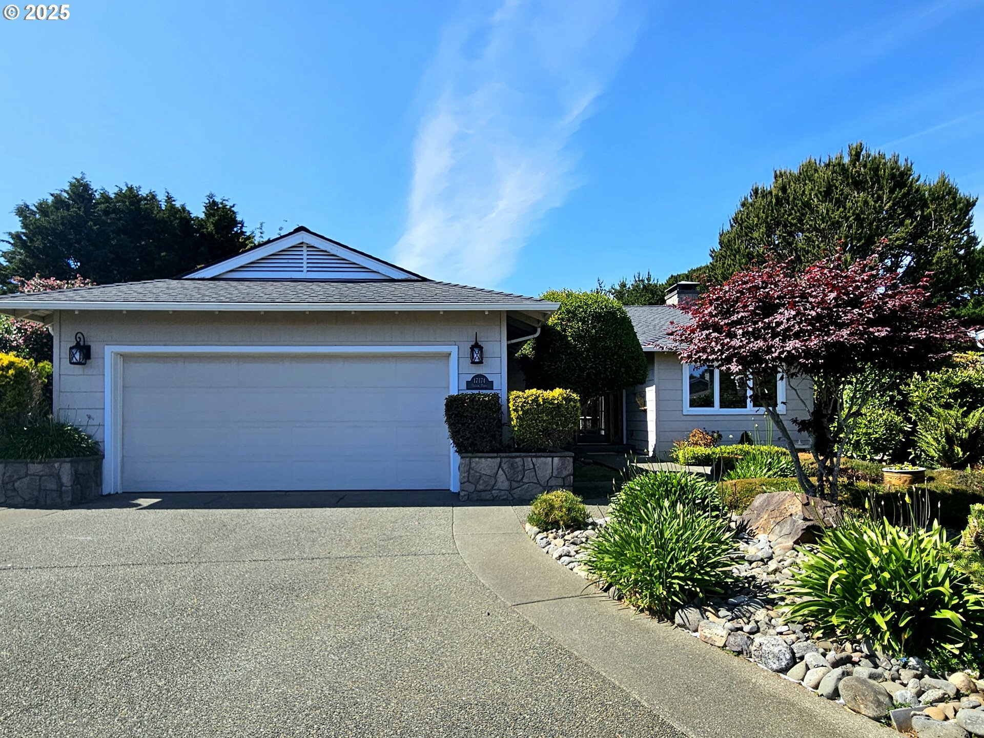 Property Photo: 17174 Ocean Park Ct OR 97415