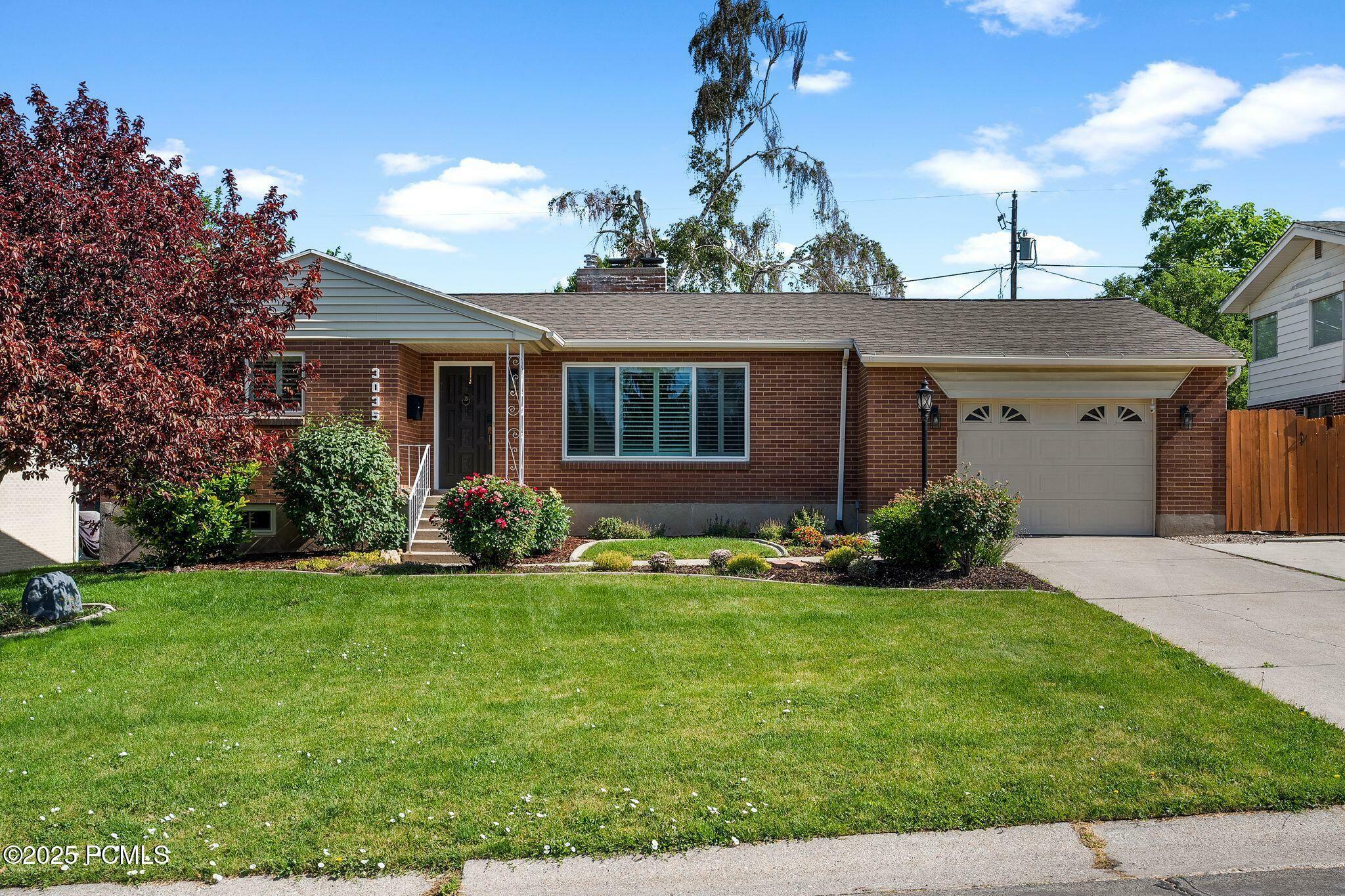 Property Photo: 3035 E La Joya Dr UT 84124