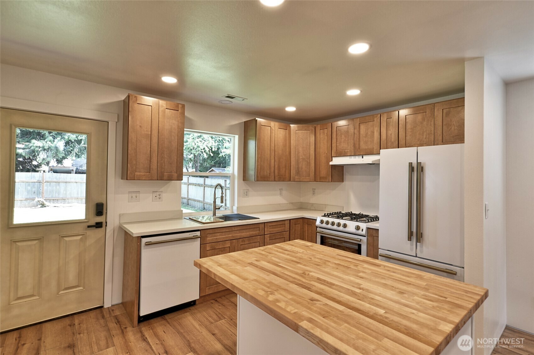 Property Photo: 307 Portage Ave WA 98252