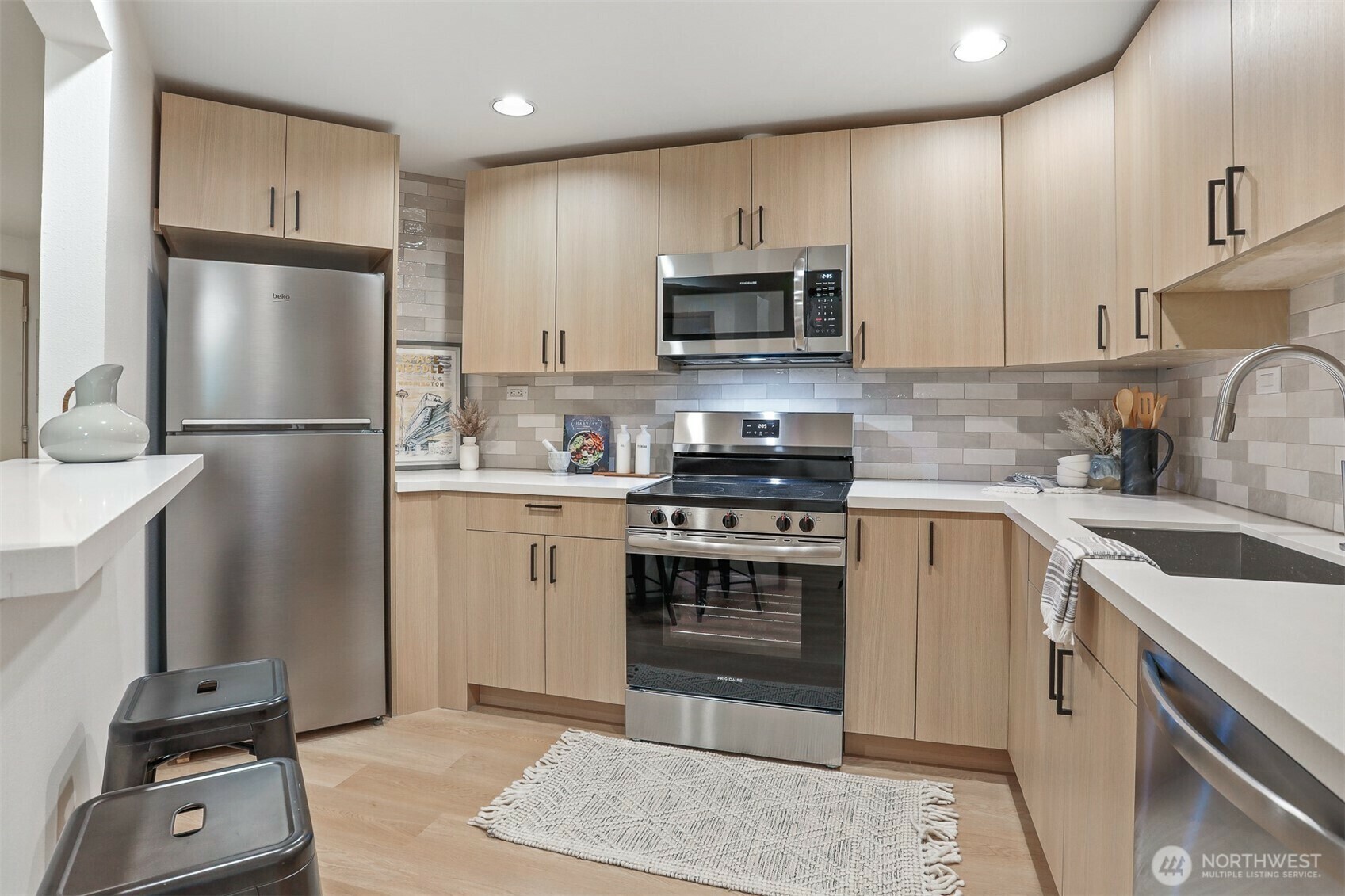 Property Photo:  1100 E Harrison Street 103  WA 98102 