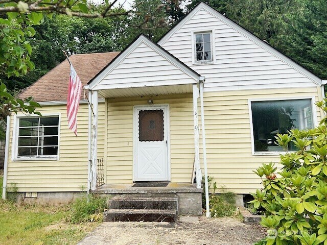 Property Photo: 4140 Poplar Way WA 98632