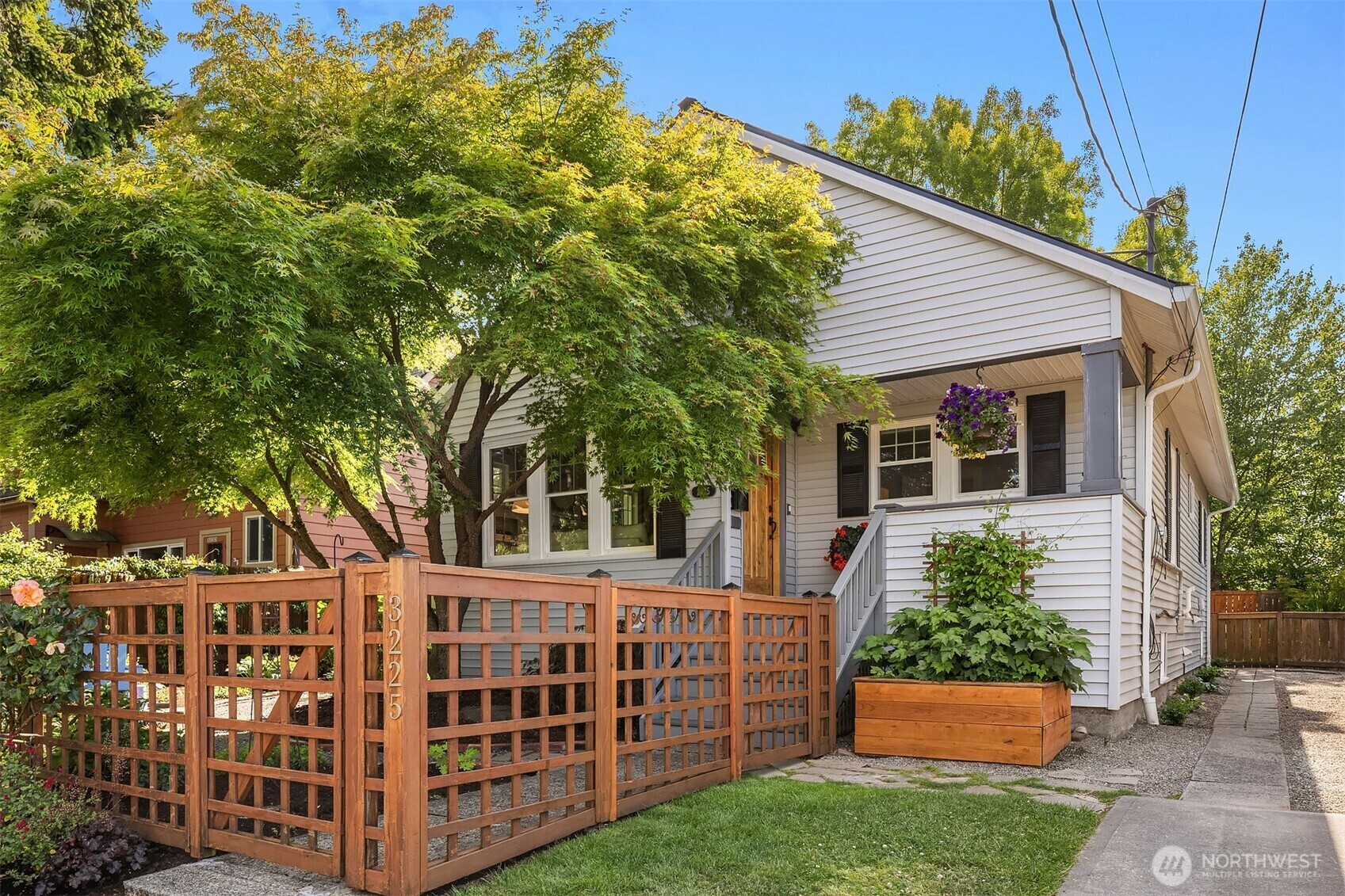 Property Photo: 3225 Walnut Avenue SW WA 98116