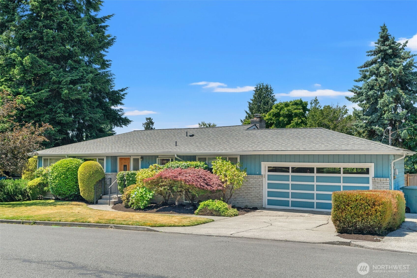 Property Photo: 1226 Coronado Place WA 98020