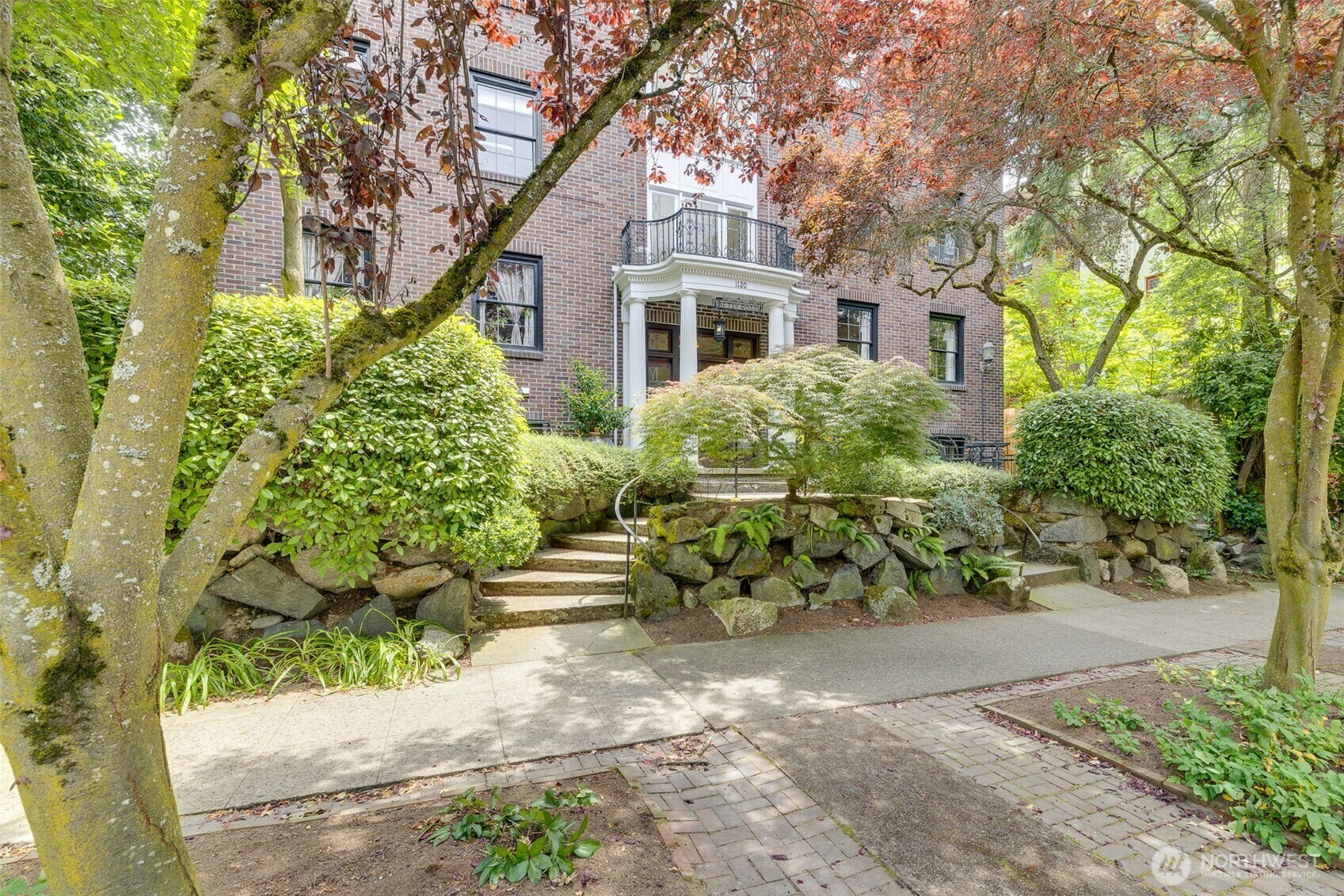 Property Photo: 1120 17th Avenue B WA 98122