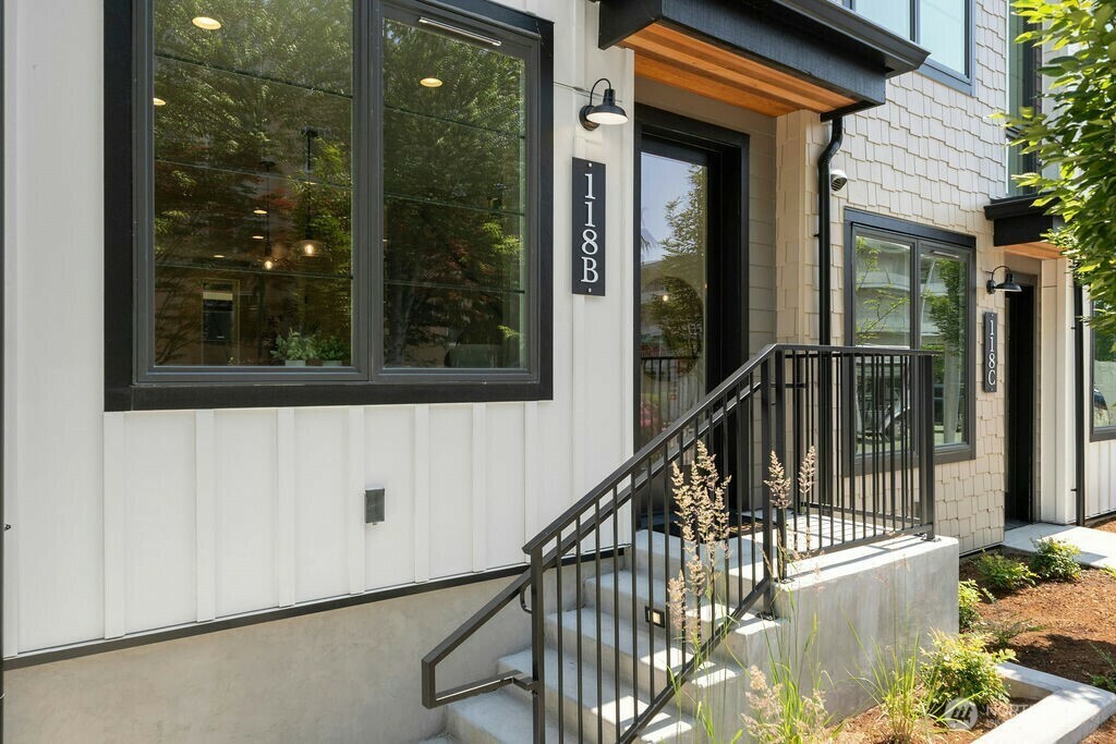 Property Photo: 118 B 2nd Street S WA 98033