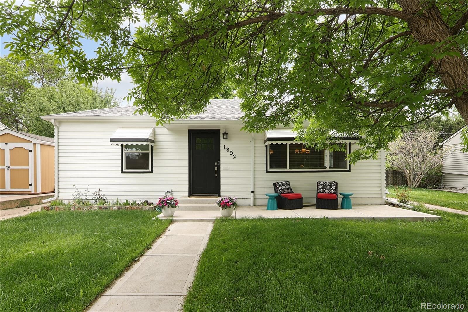 Property Photo:  1852 S Elm Street  CO 80222 
