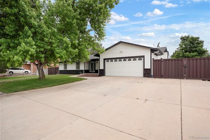 Property Photo: 8595 S Yarrow Street CO 80128