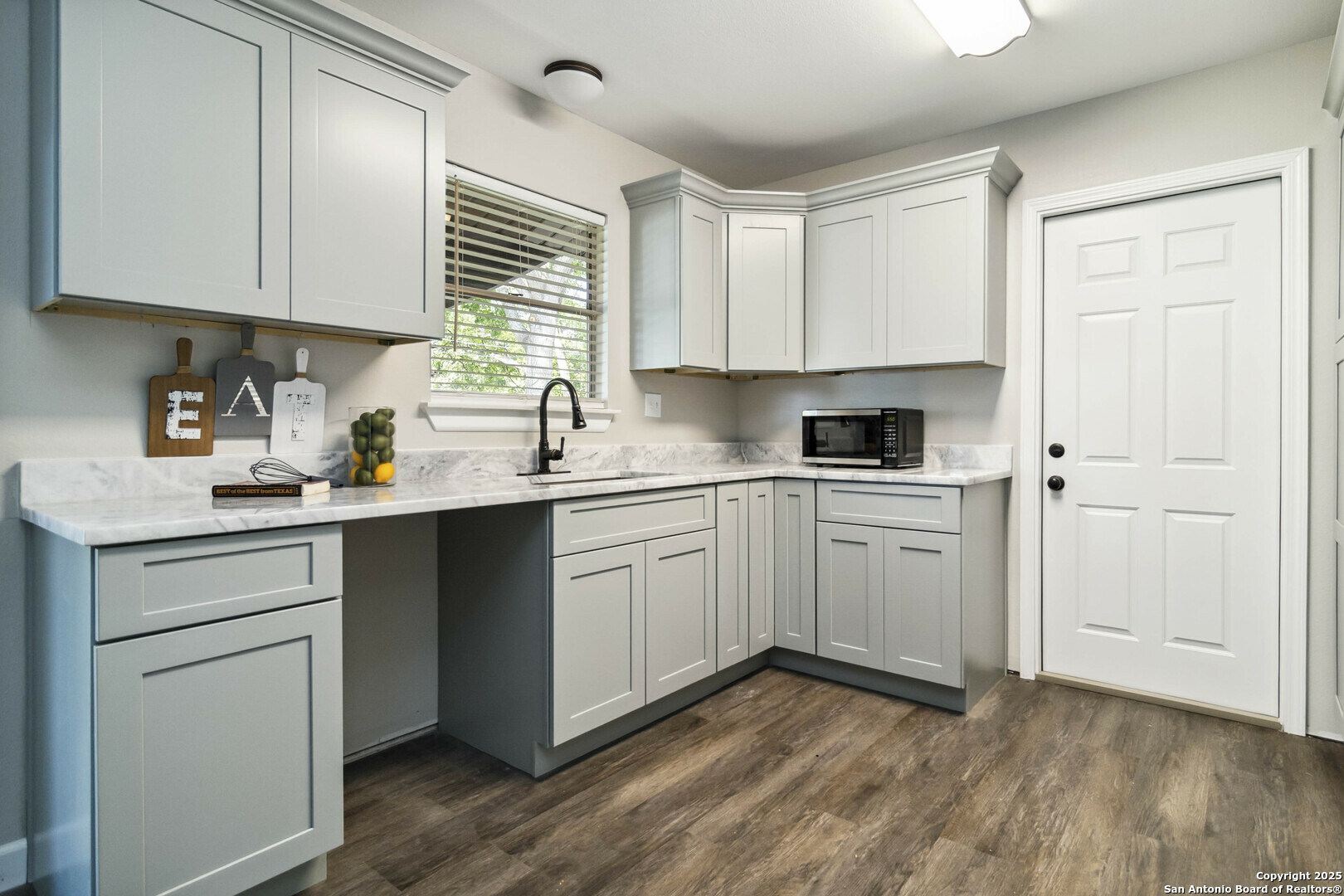 Property Photo: 211 Balboa TX 78148