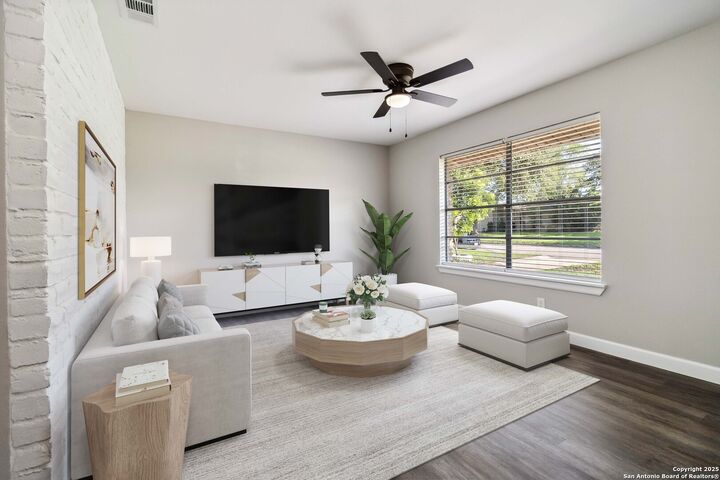 Property Photo:  211 Balboa  TX 78148 