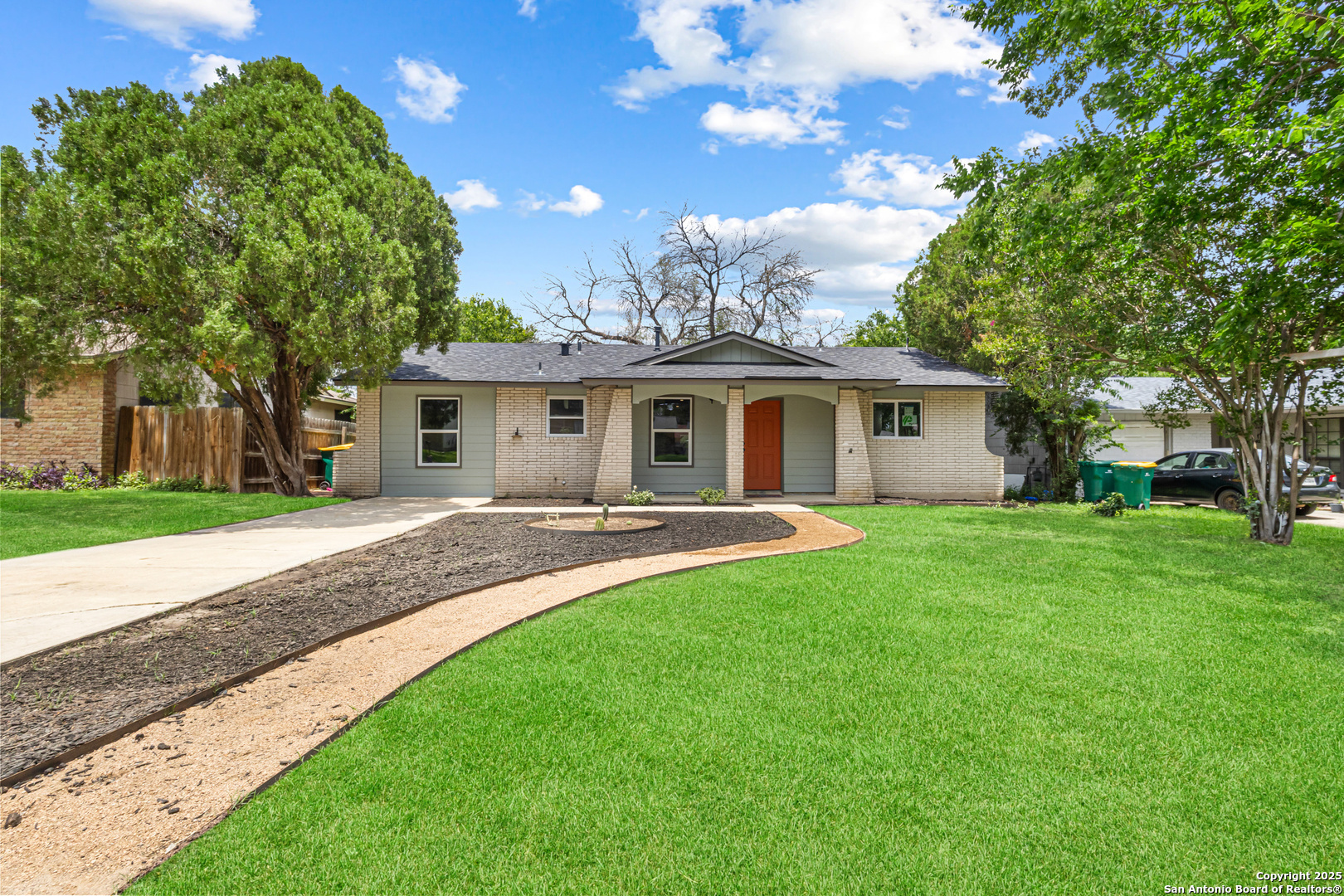 Property Photo: 112 Meadow Way TX 78109