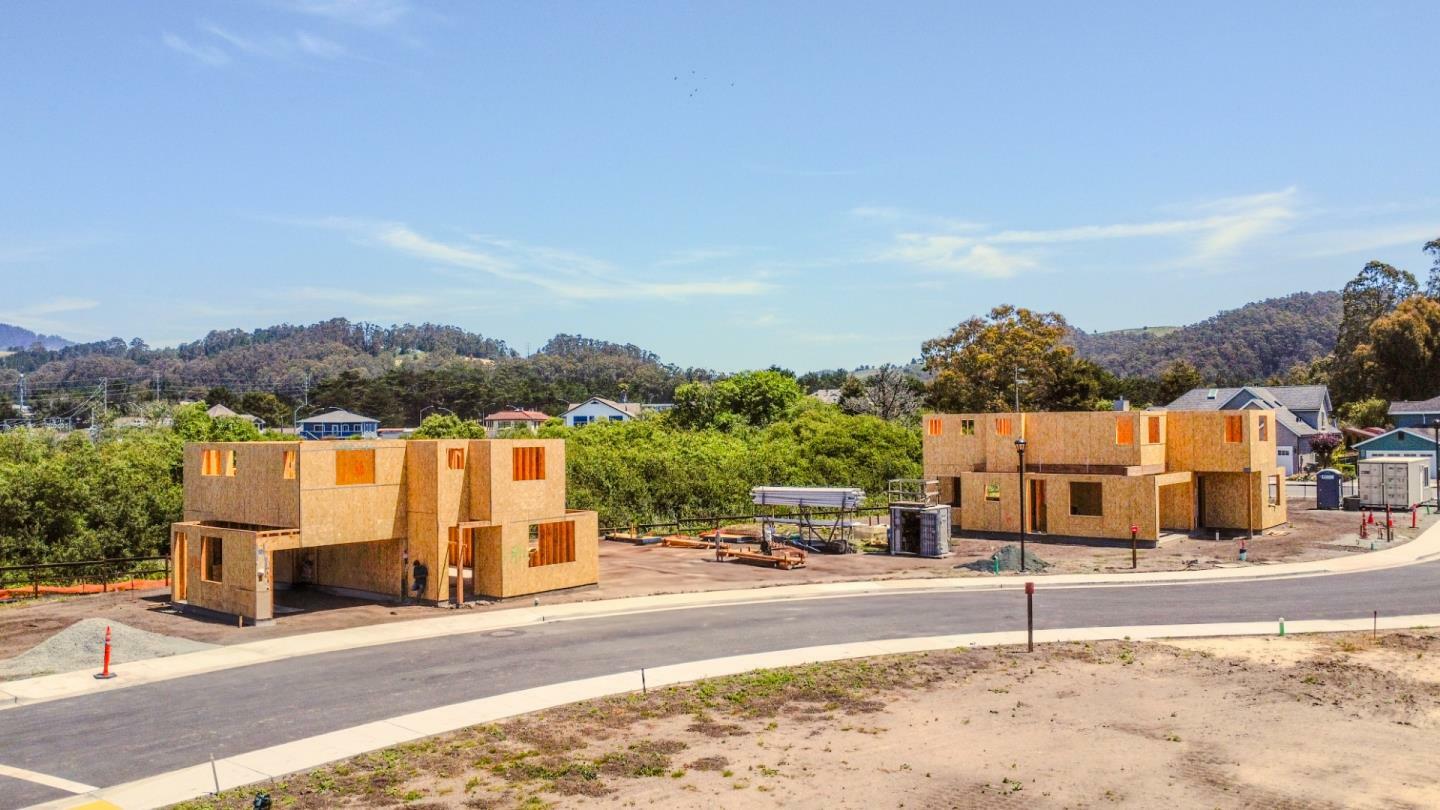 Property Photo: 587 Creekside Court CA 94019