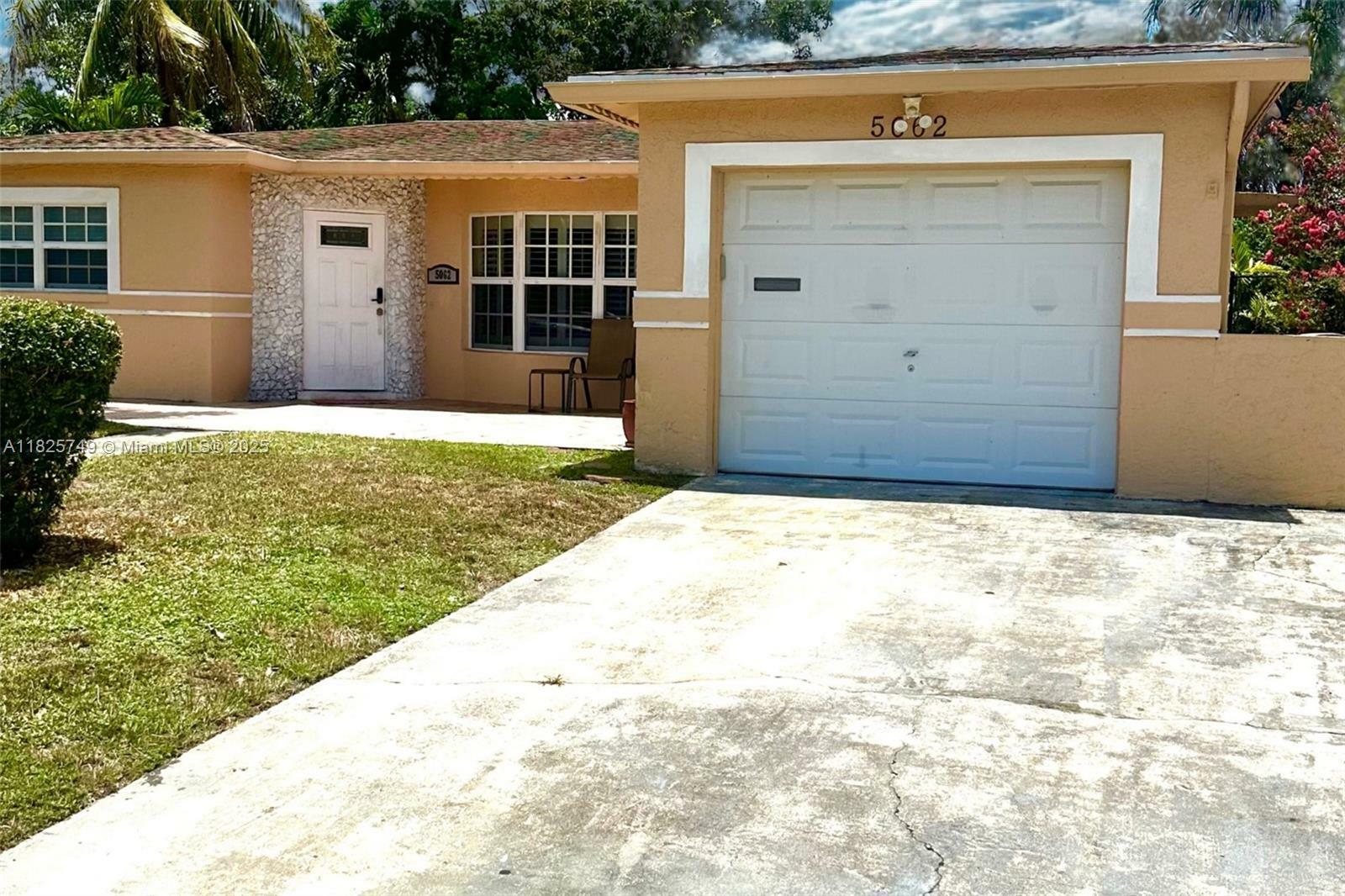 Property Photo: 5062 NW 41st Pl FL 33319