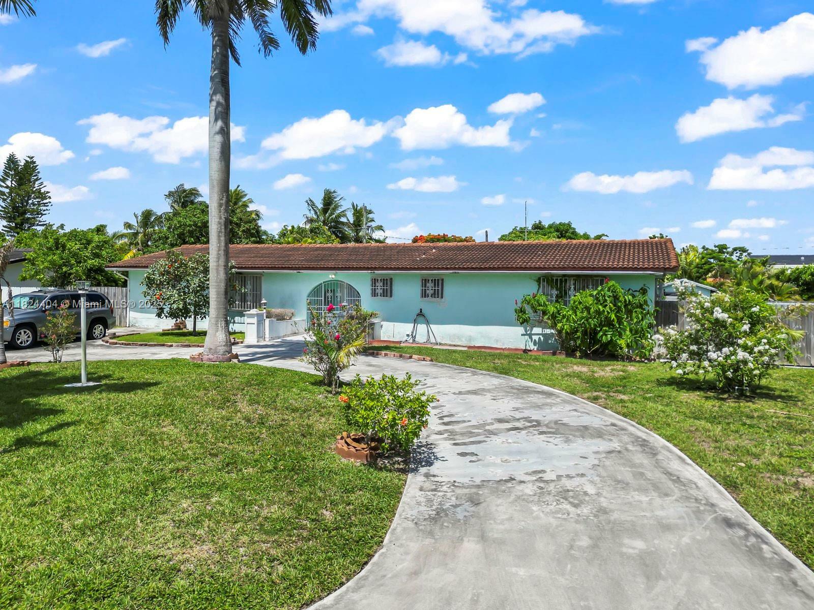 Property Photo: 17430 SW 92nd Ct FL 33157