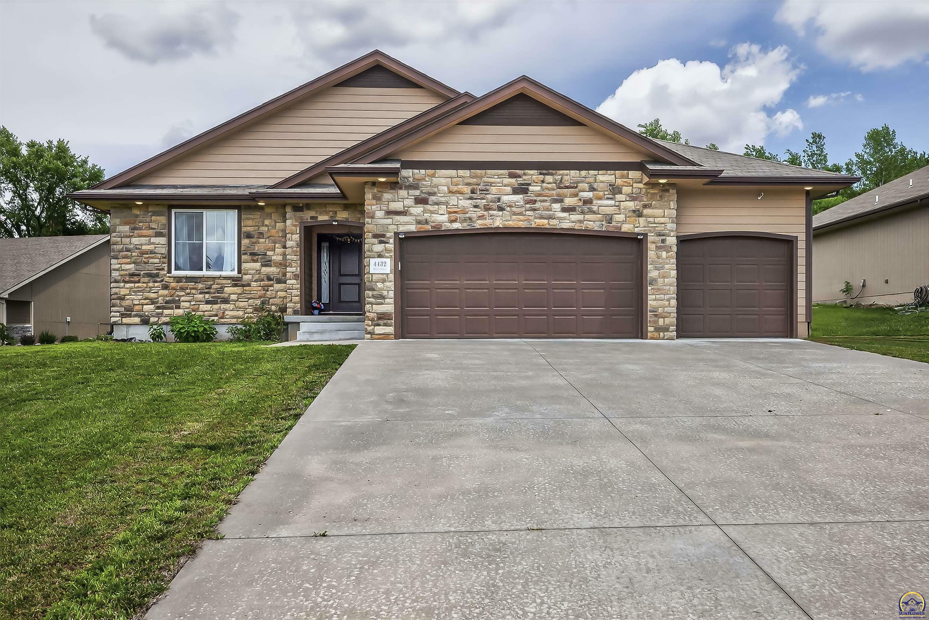 Property Photo: 4432 SW Brandywine Ln KS 66610