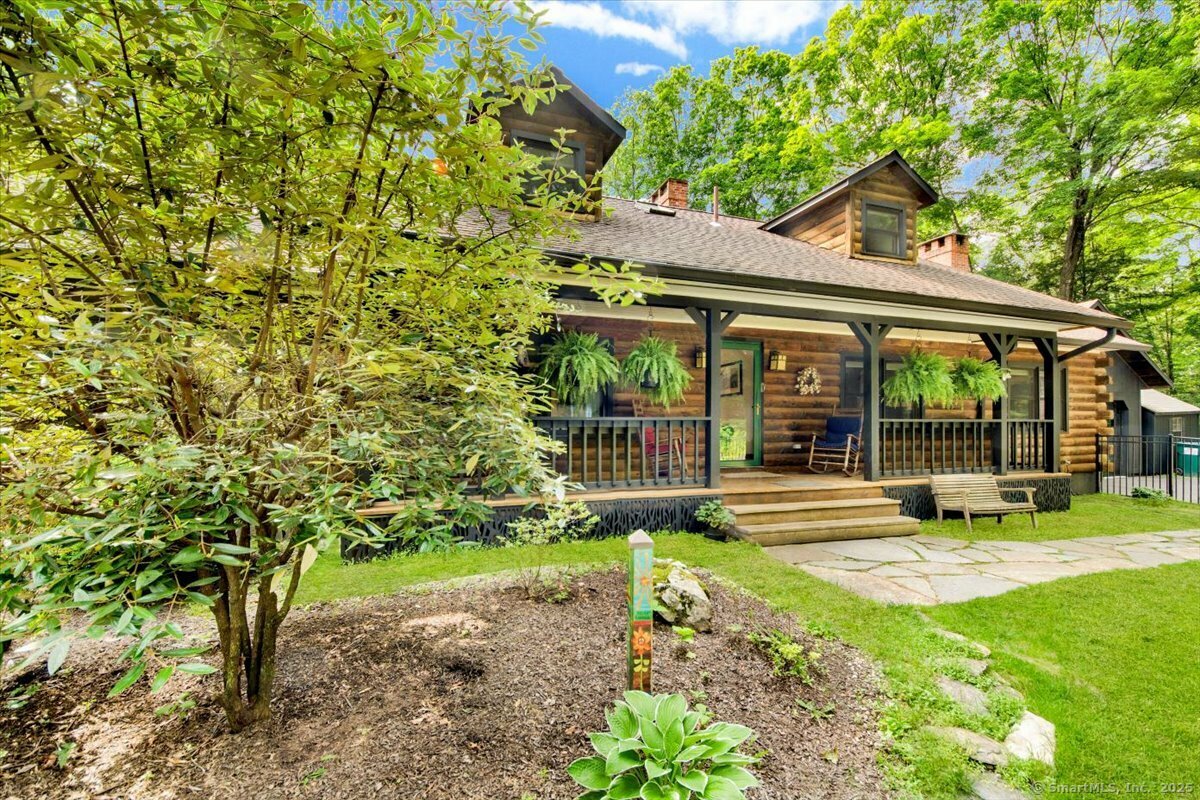 Property Photo: 7 Plantation Court CT 06801