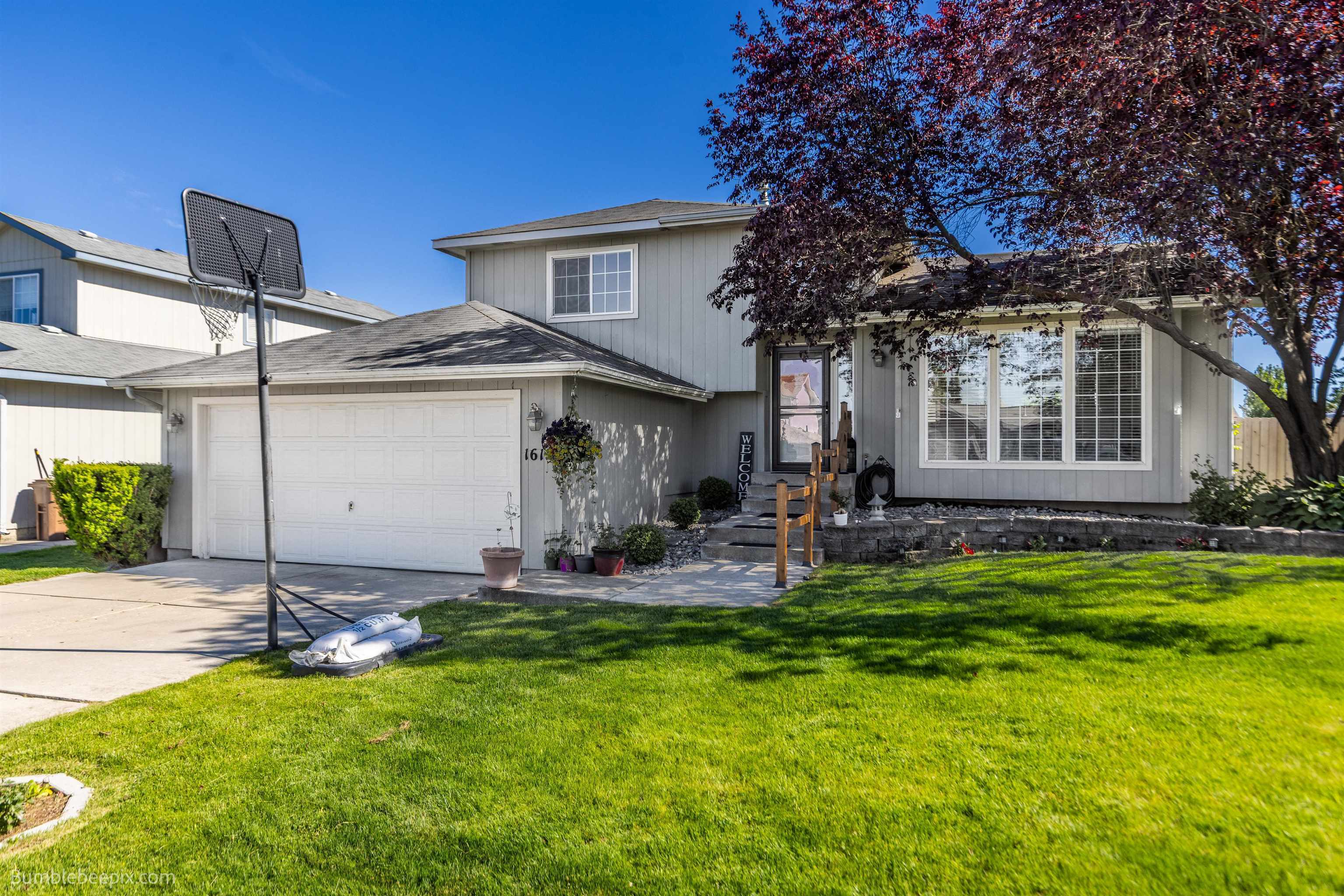 Property Photo: 1612 E Sharpsburg Ave WA 99217