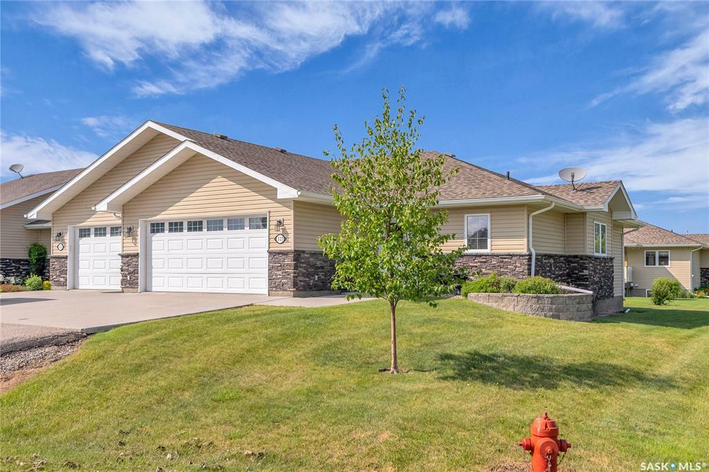 Property Photo: 321 2nd Street S SK S0K 4R0