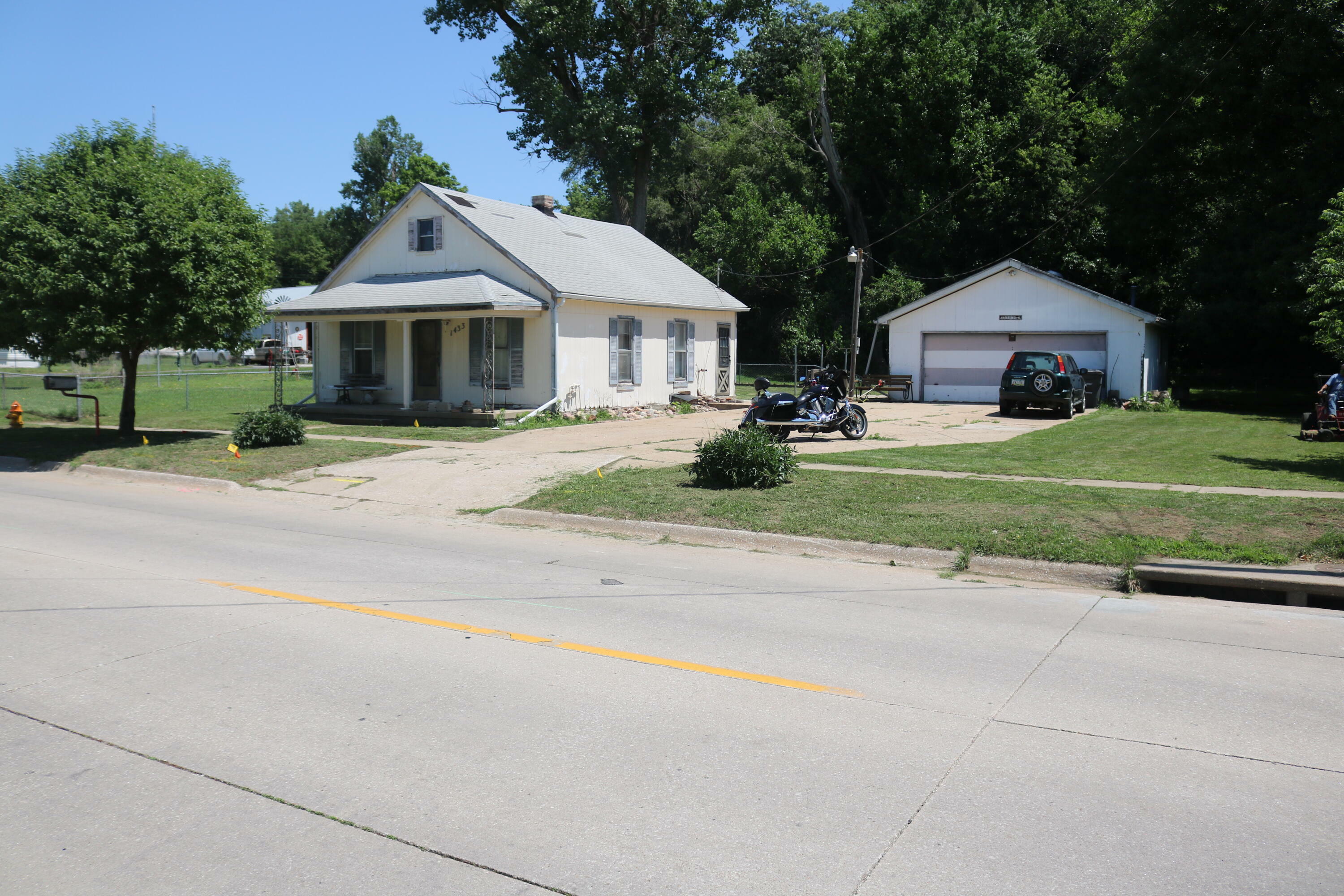1433 N 8th  Street  Council Bluffs IA 51501 photo