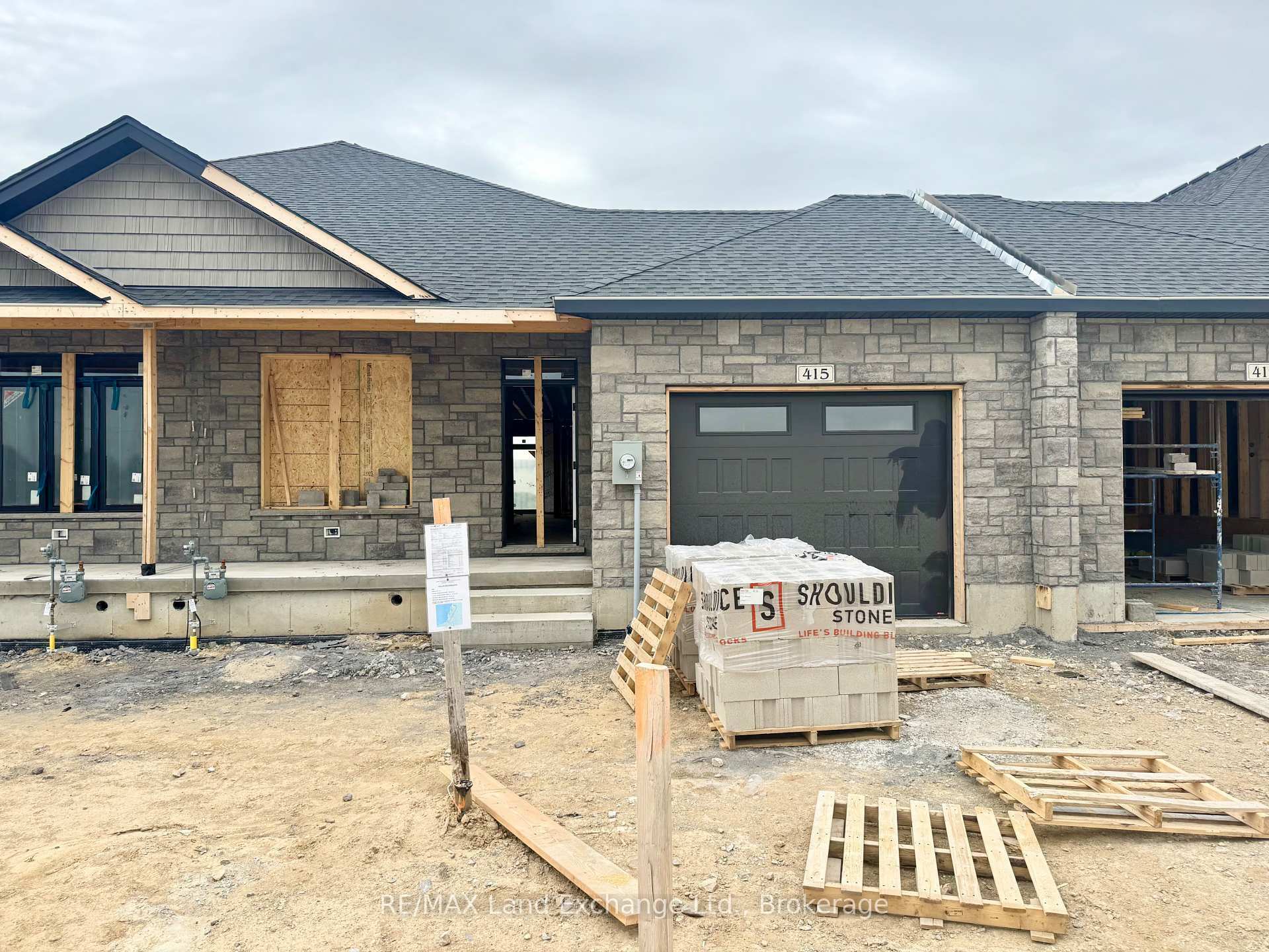 Property Photo: 415 Ivings Drive ON N0H 2C1
