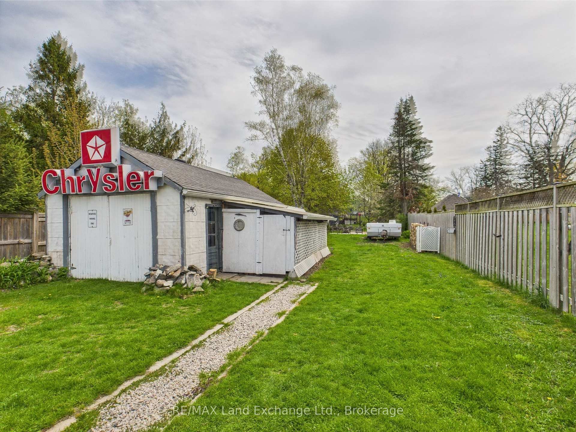 Property Photo: 581 Huron Terrace ON N2Z 2H2