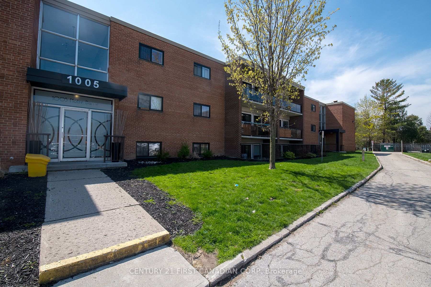 1005 Notre Dame Drive  London South ON N6J 3C3 photo
