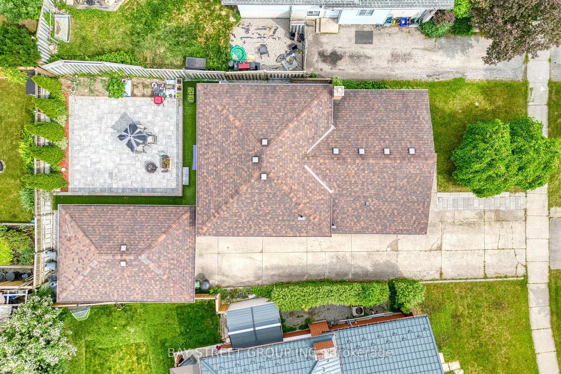 Property Photo:  90 Ashbury Avenue  ON N6E 1T1 