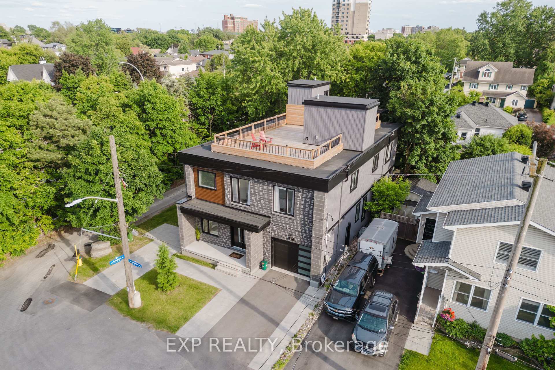 Property Photo:  62 Columbus Avenue  ON K1K 1R3 