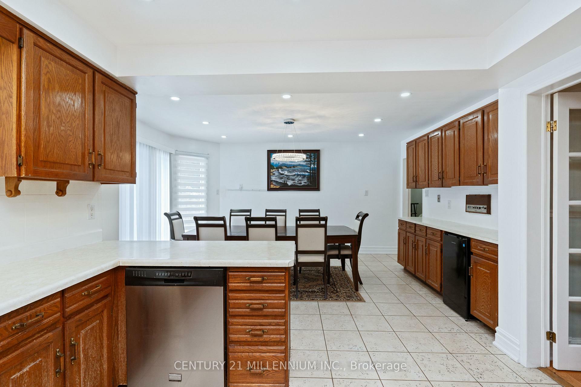 Property Photo: 29 Mossbank Drive ON L6W 3Z4