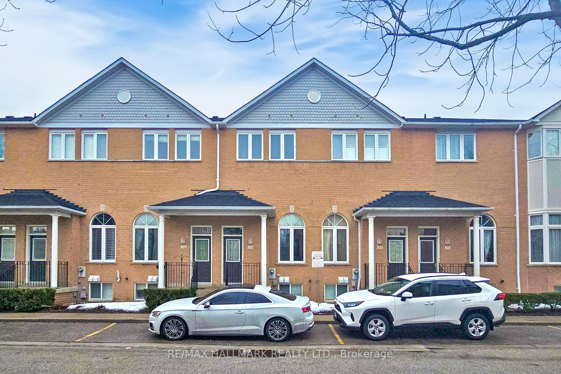 Property Photo: 83 Mondeo Drive 307 ON M1P 5B6