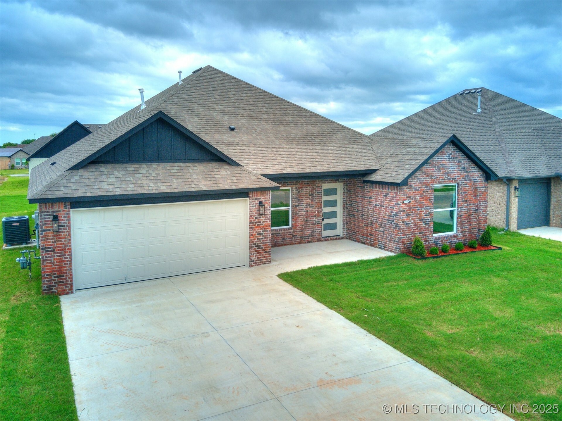 Property Photo: 27742 E 109th Street S OK 74429
