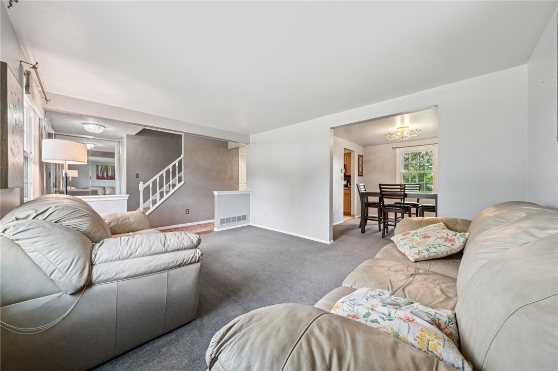 Property Photo: 115 Southridge Dr PA 15146