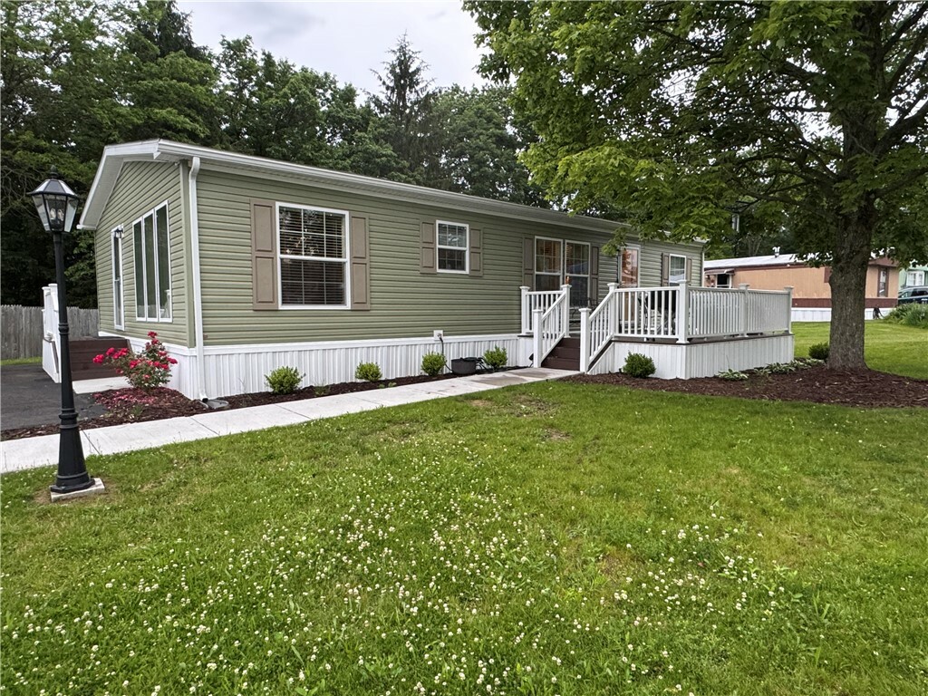 Property Photo: 16 Concord Circle PA 15042
