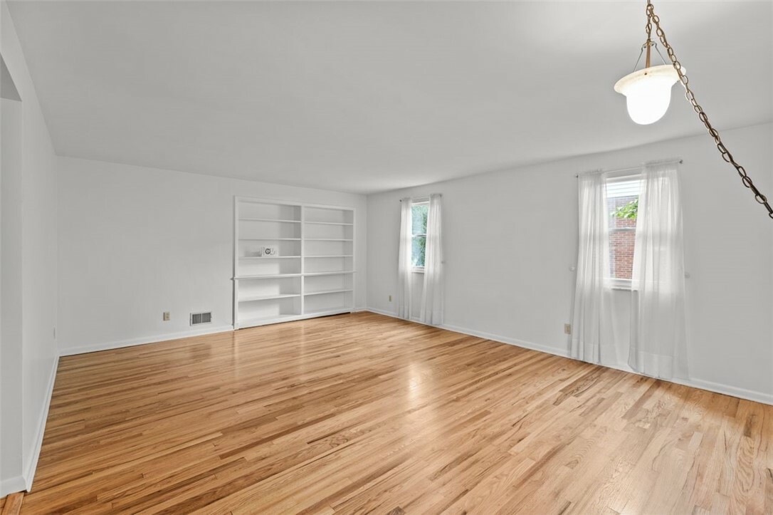Property Photo: 103 Drood Ln PA 15237