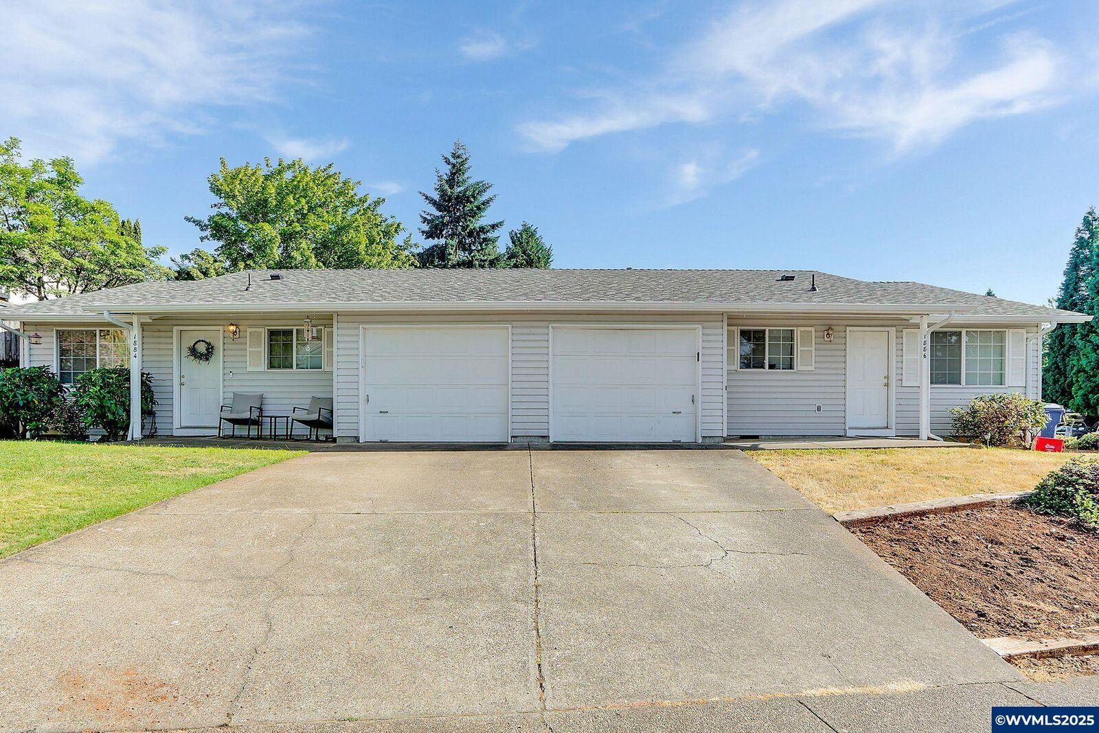Property Photo: 1884-1886 Skyline Village Lp S OR 97306