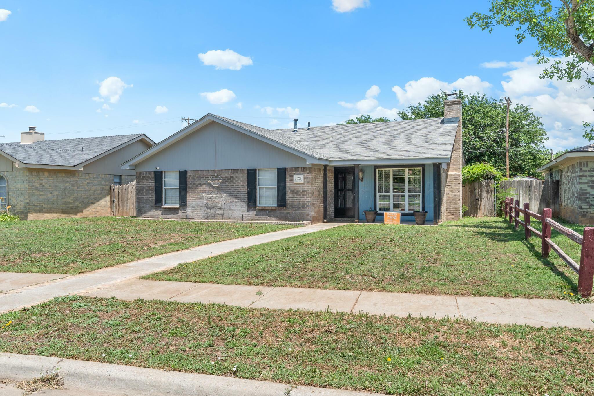 Property Photo: 1321 Buena Vista Street TX 79106-4312